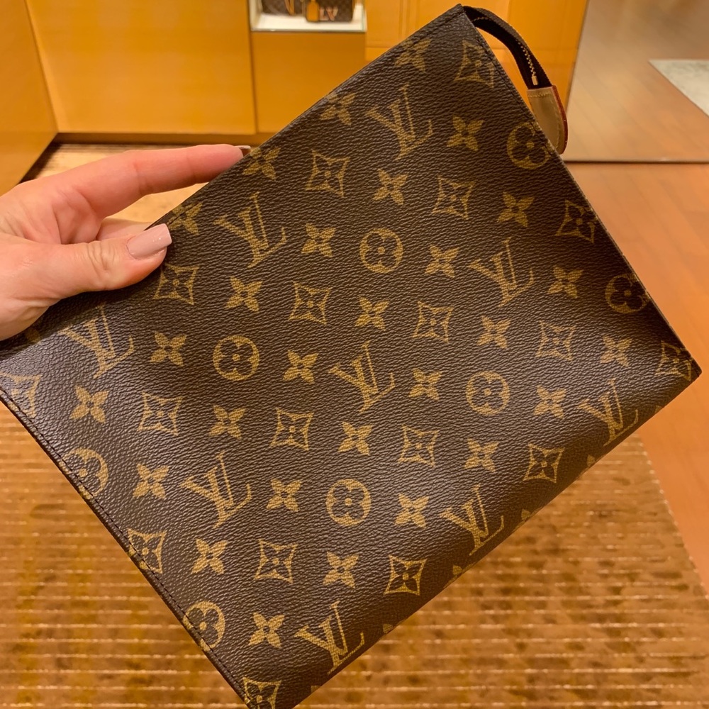 Louis Vuitton Toiletry Bag size 26